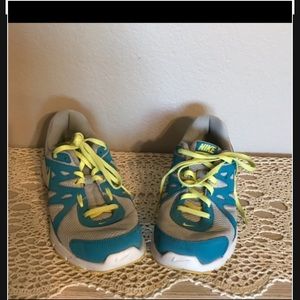 Women’s Nike Teal & Grey Running Shoes - 8.5